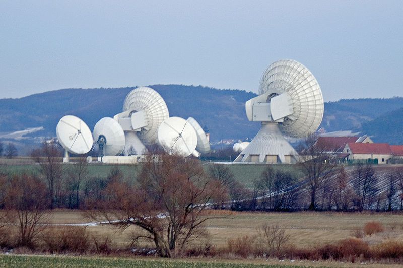 File:Erdfunkstelle Intelsat Fuchsstadt.jpg