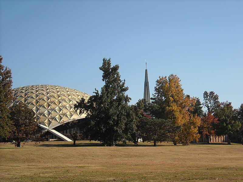 File:Howard Prayer Tower.jpg