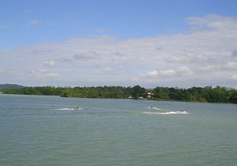 File:Jetskiing caliraya.JPG