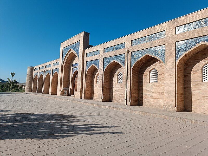 File:Kuk Gumbaz mosque.jpg