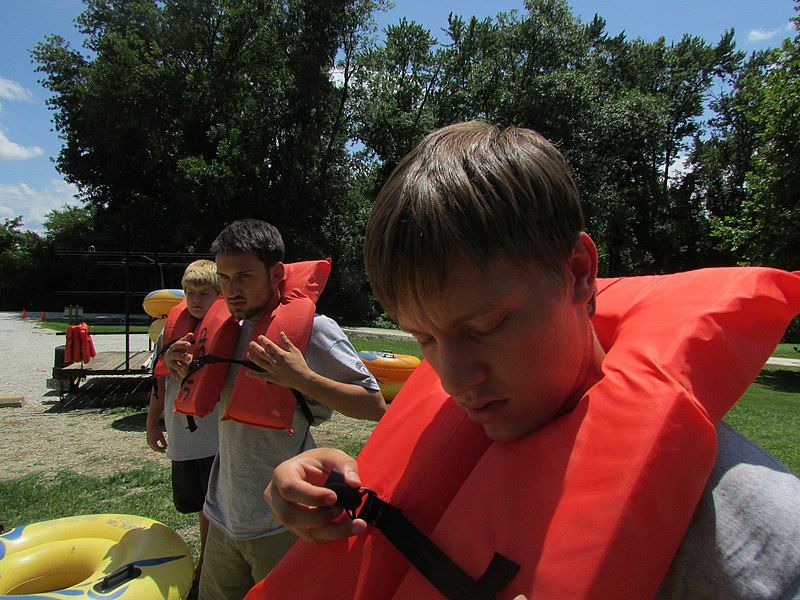 File:Lifejackets (37034021402).jpg