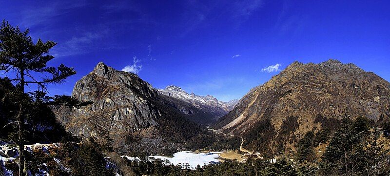 File:Madhuri Lake.jpg