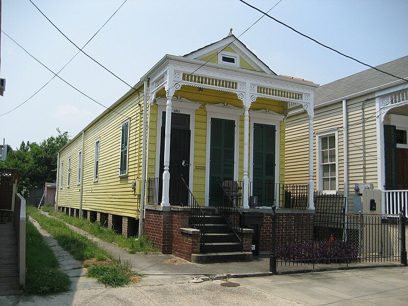 File:Marigny14May07RampartYellowShotgun.jpg