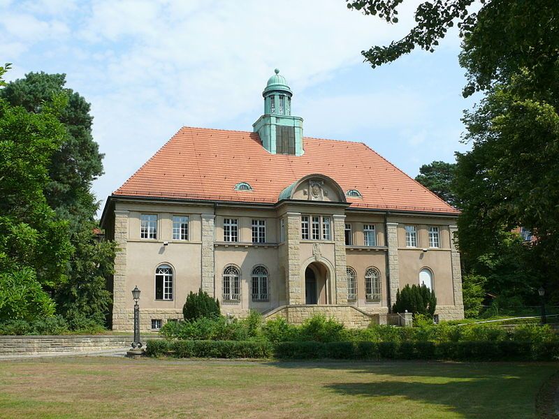 File:Nikolassee Rathaus Nikolassee-002.JPG