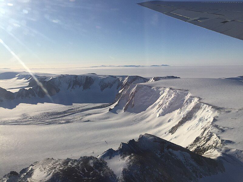 File:Shackleton Range (30226318373).jpg