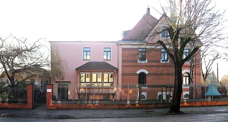 File:St-Theresia-Kirche Leipzig.jpg