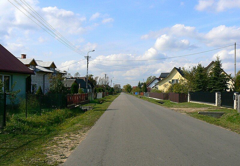 File:Topor-village.jpg