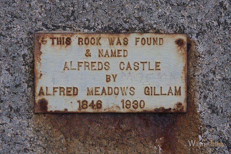 File:Alfred's Castle Plaque.jpg