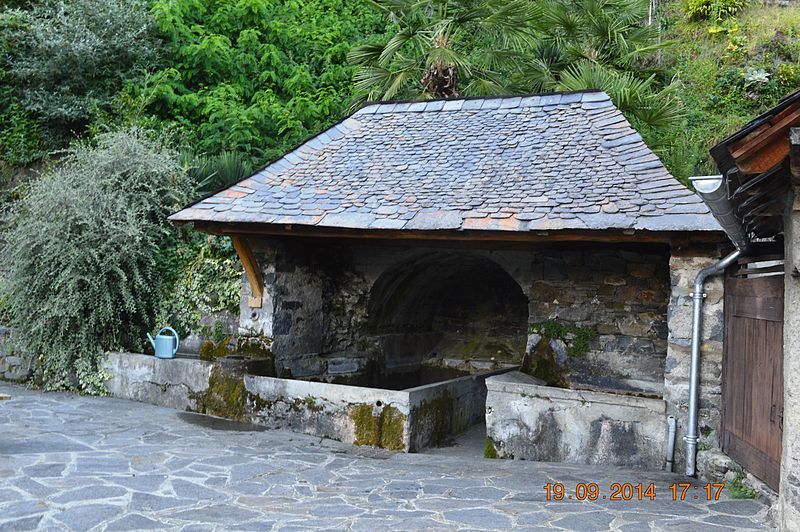 File:Arrout Lavoir.JPG