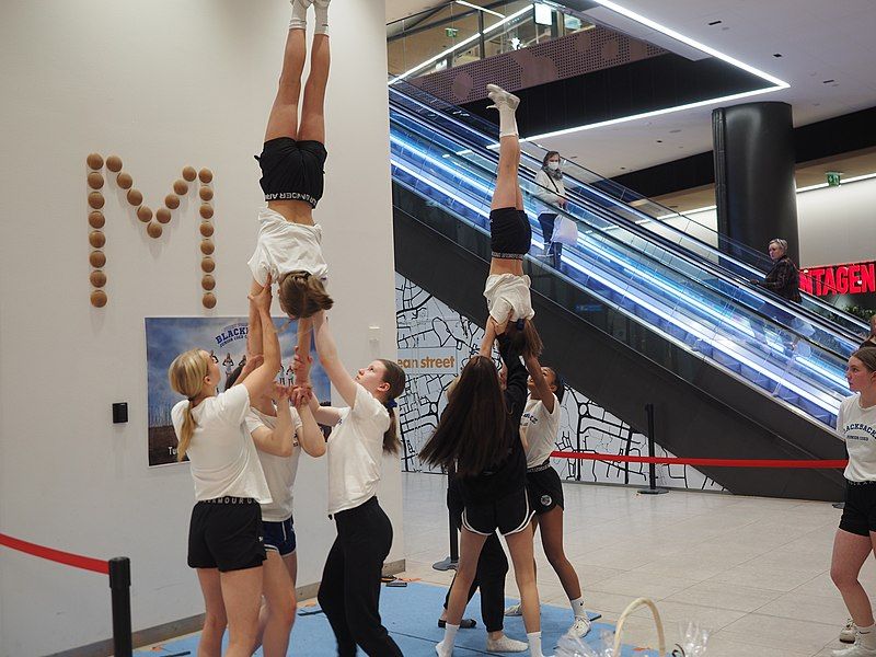 File:Cheerleaders in Tapiola.jpg