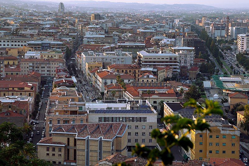 File:Cosenza-panorama-da-portapiana-al-tramonto.jpg