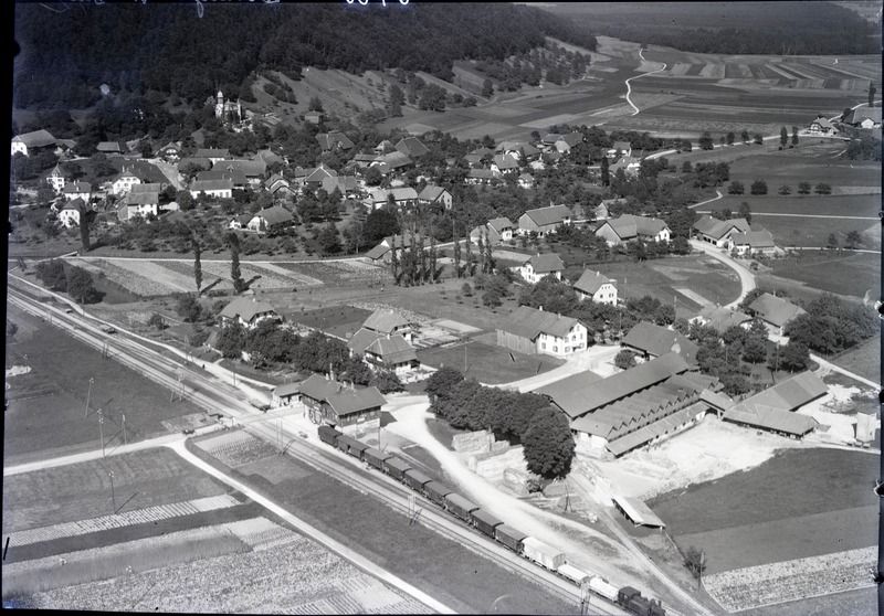 File:ETH-BIB-Dotzigen, Güterzug-Inlandflüge-LBS MH01-006760.tif