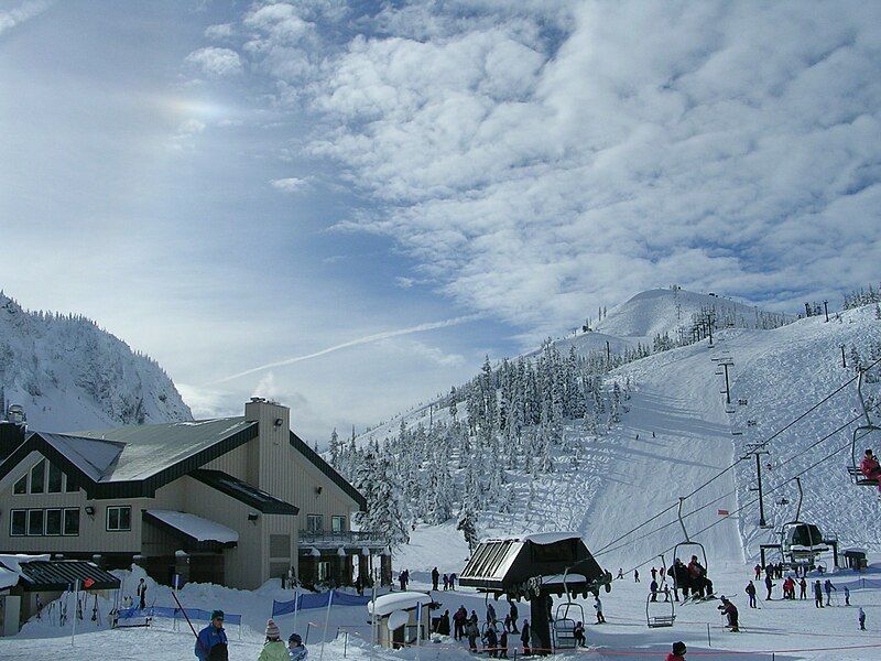 File:Hoodoo-Ski-Area-Central-Oregon-Resort-Lodge.JPG