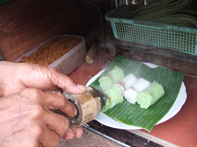 File:Kue putu 7.JPG