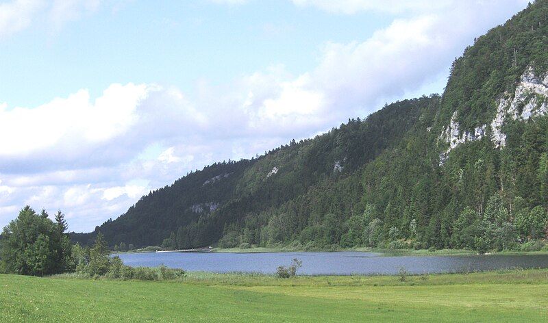 File:Lac d'Etival.jpg