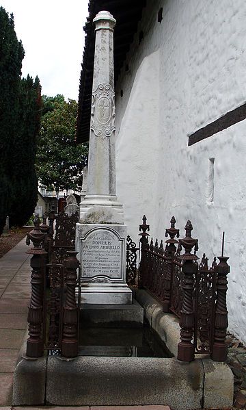 File:Luis Antonio Arguello-tombstone.jpg