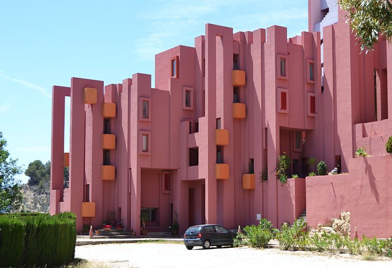 File:Muralla Roja, Calp.JPG