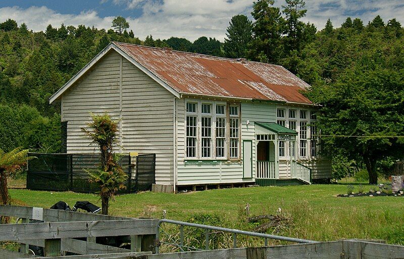 File:Ongarue School.JPG