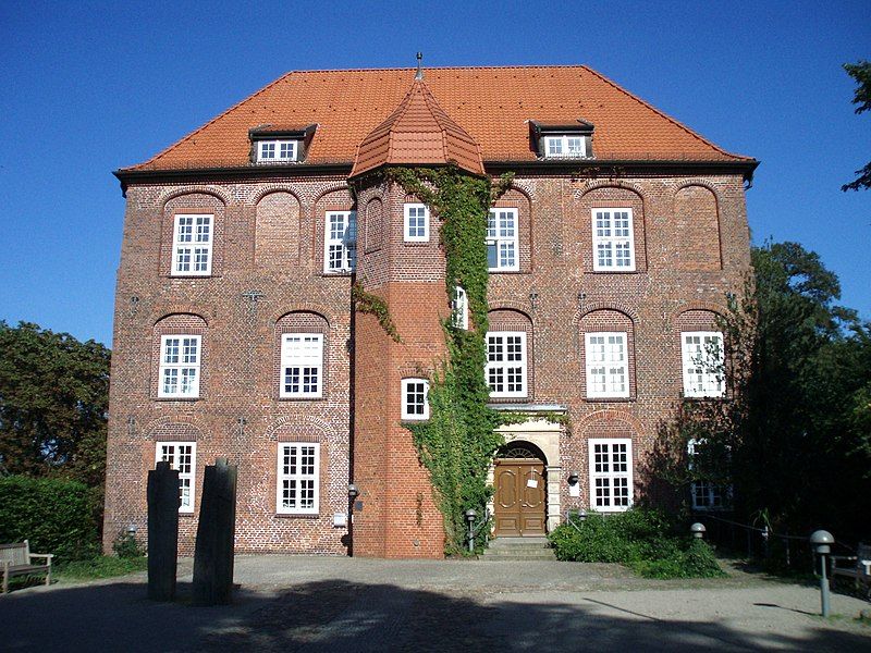 File:Schloss Agathenburg.jpg