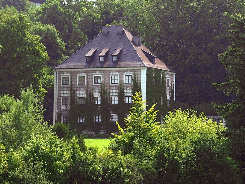 File:Schloss berg 2009.jpg