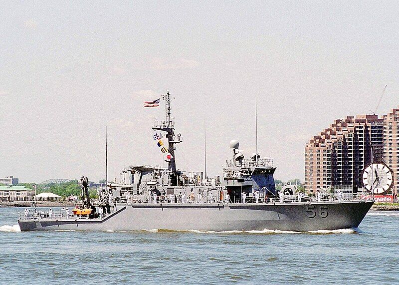 File:USS Kingfisher (MHC-56).jpg