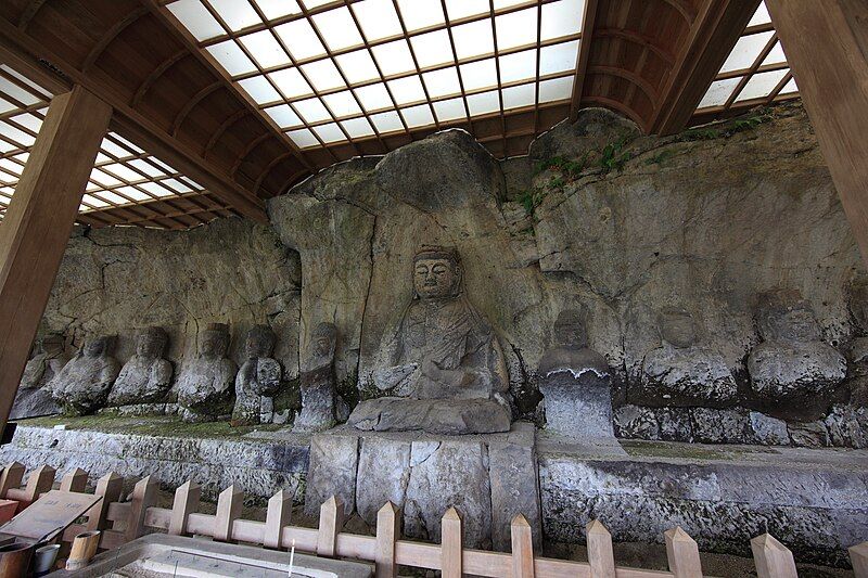 File:Usuki Stone Buddas55.jpg