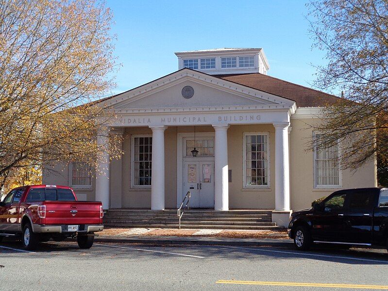 File:Vidalia Municipal Building.jpg