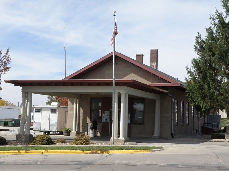 File:Calmar Train Depot.jpg