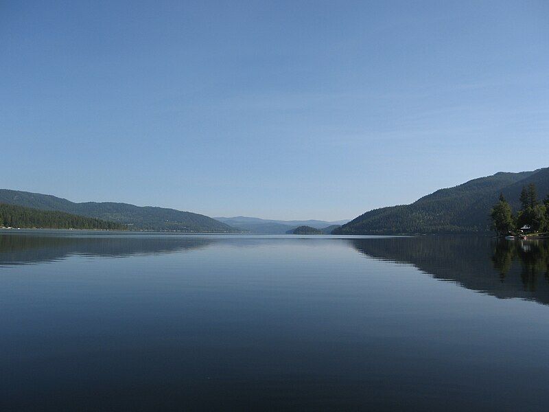 File:Canim Lake.JPG