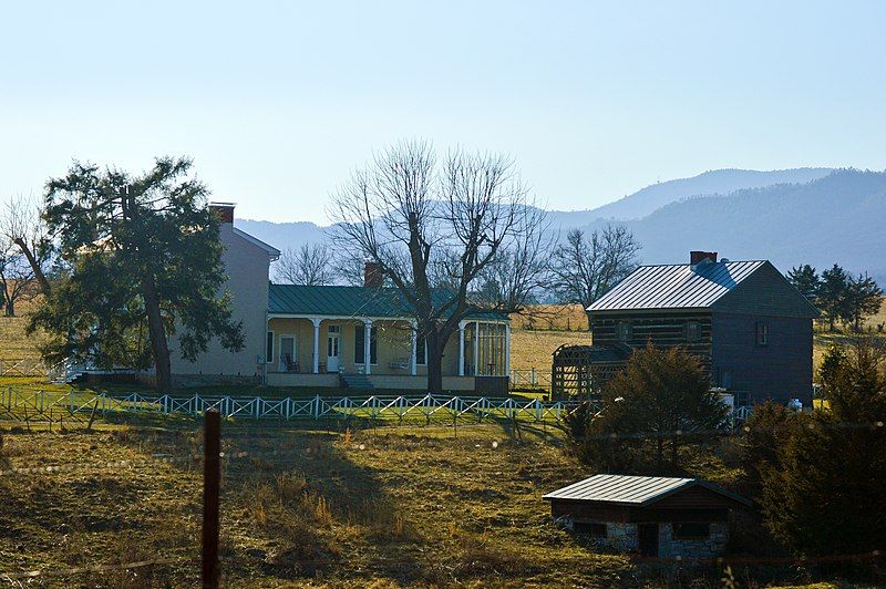 File:Harnsberger Farm houses.jpg