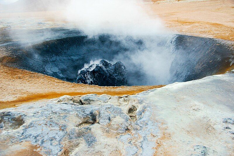 File:Hverir mudpool 2012-06-05.jpg