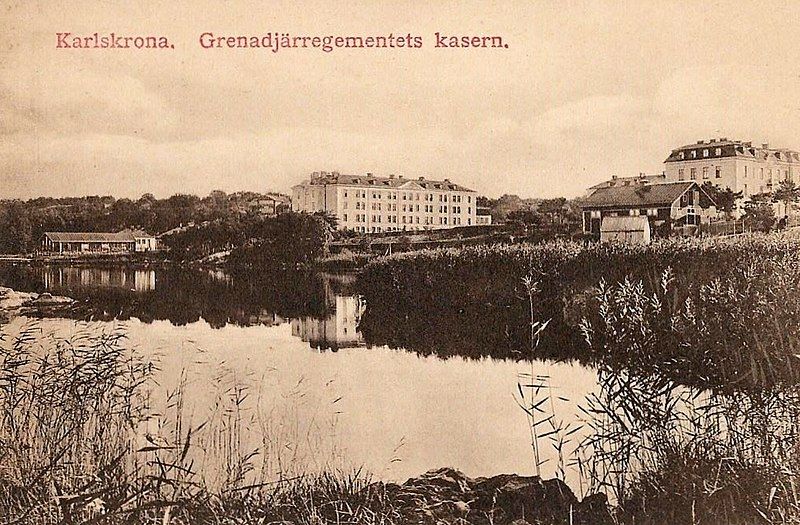 File:Karlskrona grenadjärregemente, kaserner.jpg