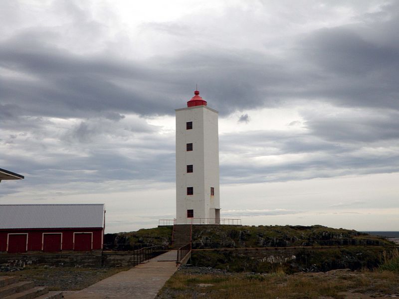 File:Kjølnes Lighthouse 2013.jpg