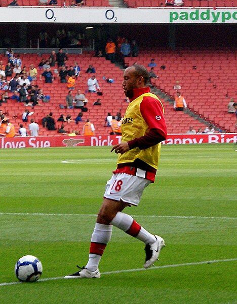 File:Mikael Silvestre 2009-09-20.jpg