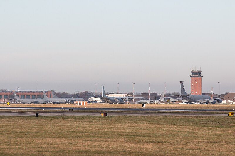 File:RAF Mildenhall (44255127260).jpg