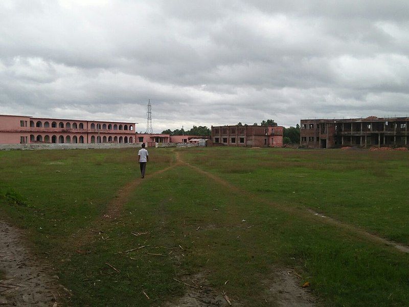 File:School Khajuraha.jpg