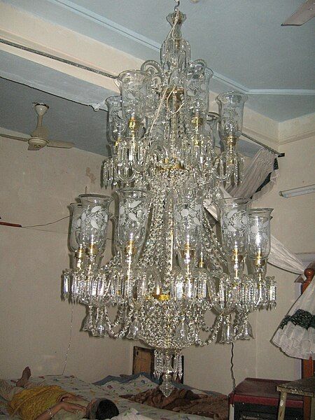 File:Three step chandelier.JPG