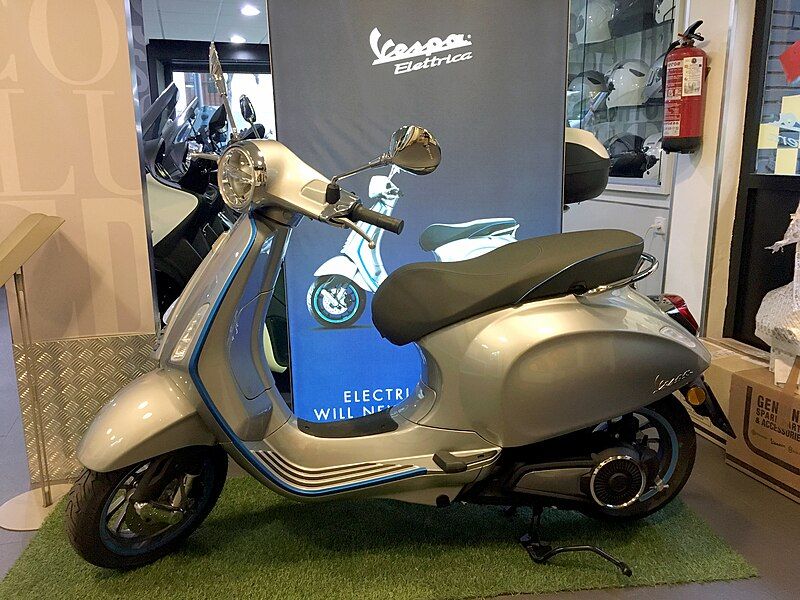 File:Vespa-Elettrica-Madrid-070219.jpg