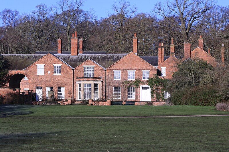 File:Vicarage, Clumber Park.jpg