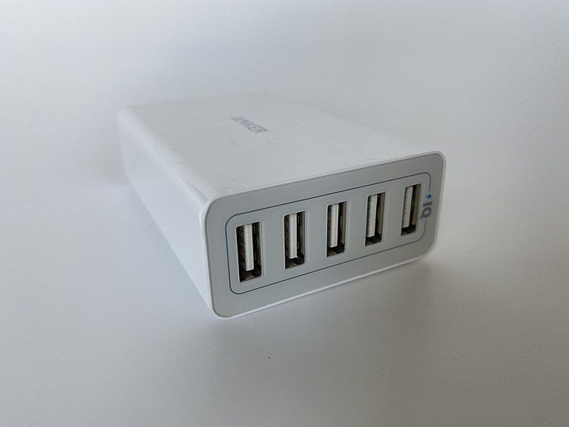 File:Anker-PowerPort-40W-5-Port-USB-Ladegeraet.2.jpg