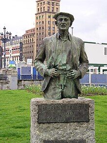 Statue in honor of Enbeita