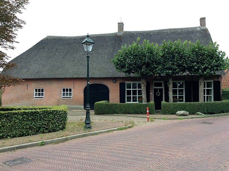 File:BoerderijenZandeindRiel 04.jpg