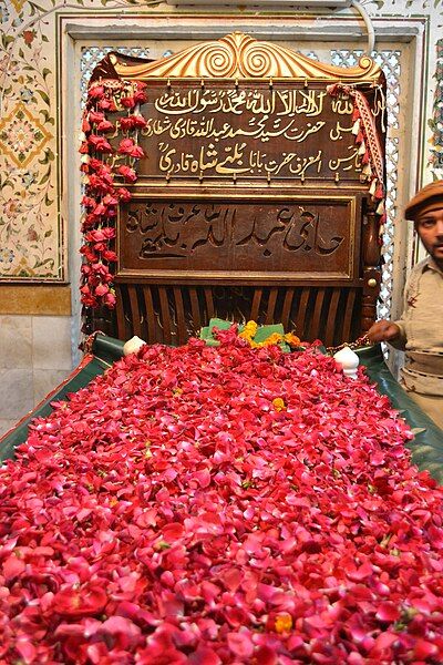 File:Bulleh Shah's grave.JPG