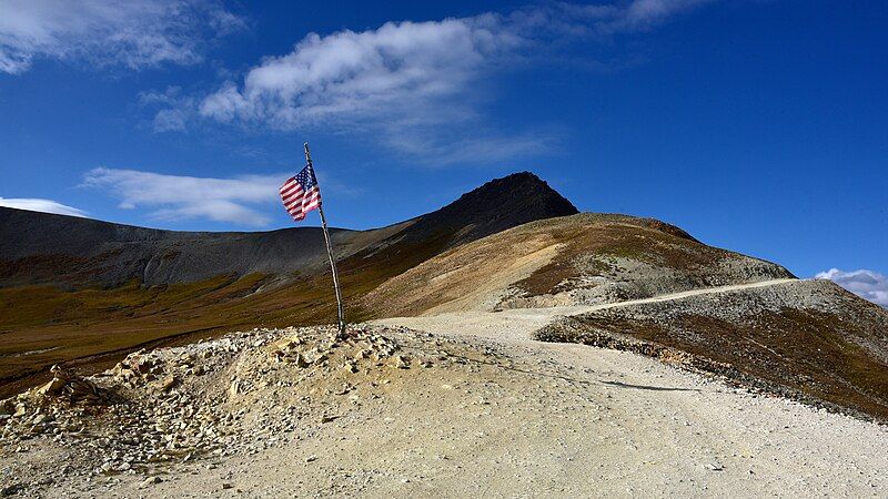 File:Engineer Mountain, Pass.jpg