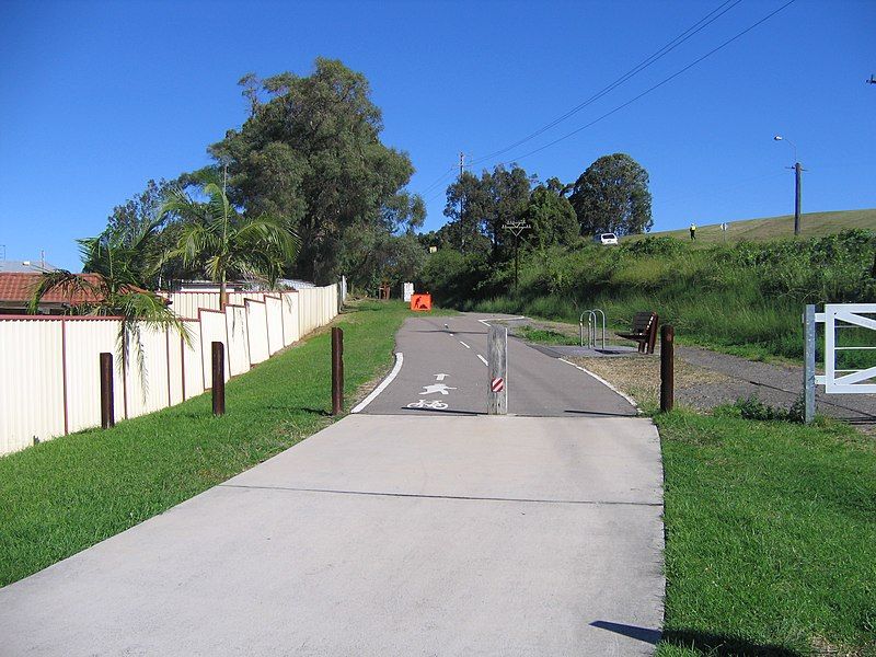 File:FernleighTrackAtAdamstown.JPG