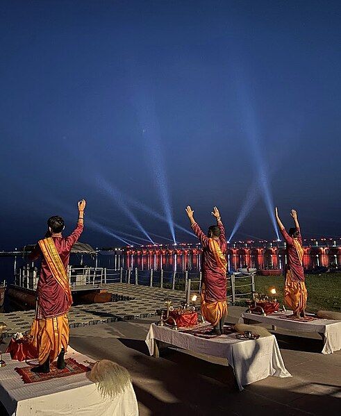 File:Ganga Aarti Kanpur.jpg