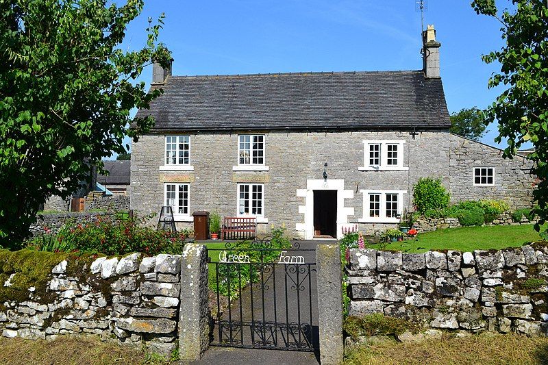 File:Green Farmhouse, Alstonefield.jpg