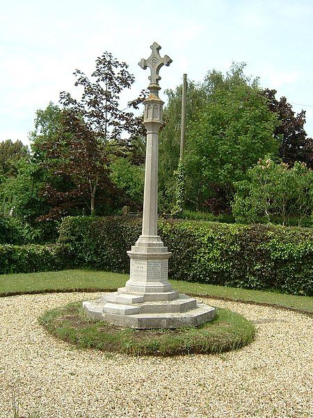 File:HedgeEndWarMemorial.jpg