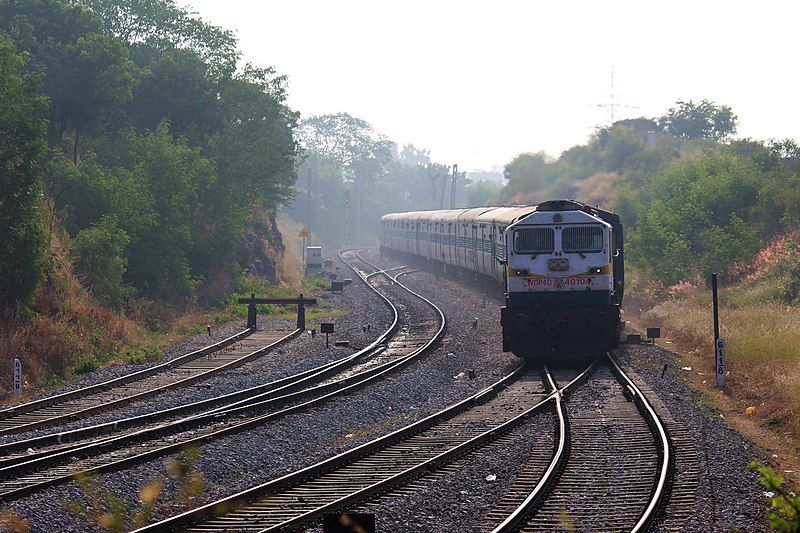 File:Kacheguda-Akola Intercity Express.jpg