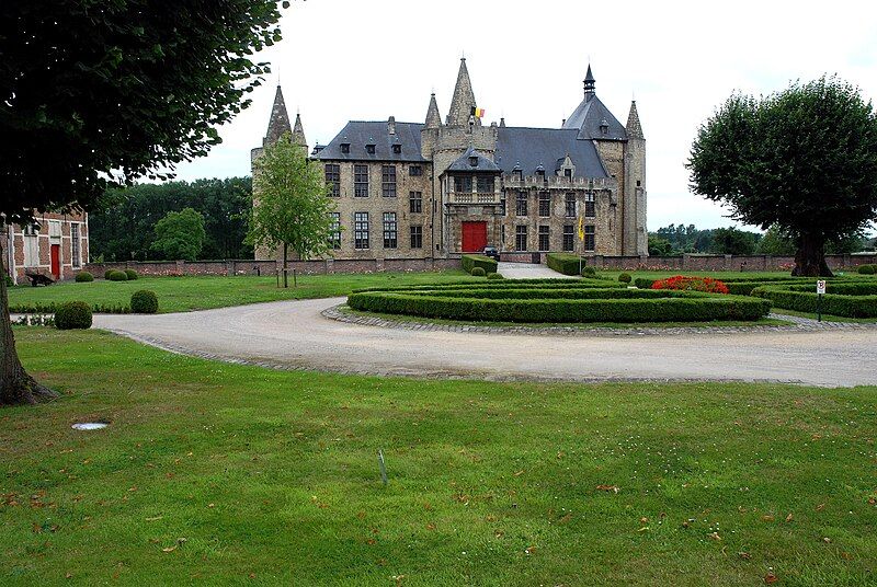 File:Laarnekasteel 5-08-2008 15-30-40.JPG